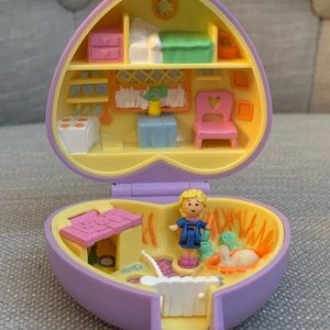 1993 Polly Pocket Fuzzy Bunnies compact